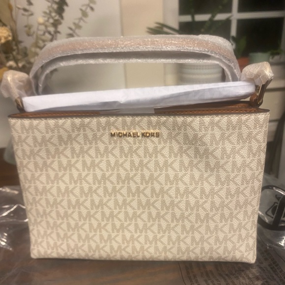 Michael Kors Bags Michael Kors Brand New Medium Crossbody Trish In Vanilla Poshmark